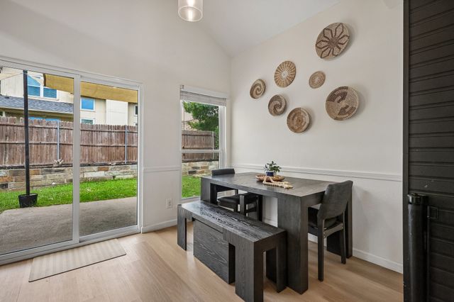 924 Ramblewood Drive, Lewisville, TX 75067