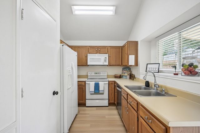 924 Ramblewood Drive, Lewisville, TX 75067