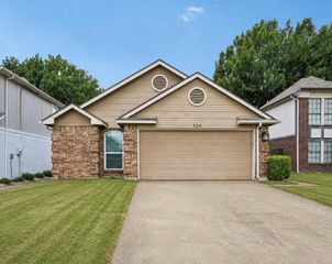 924 Ramblewood Drive, Lewisville, TX 75067