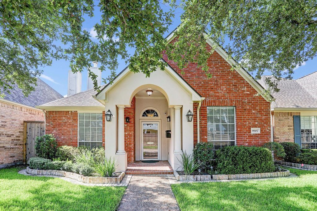 9907 Kemp Forest Drive, Houston, TX 77080