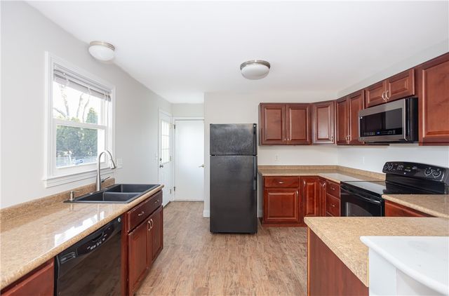 11 Granada Terrace, Middletown, RI 02842