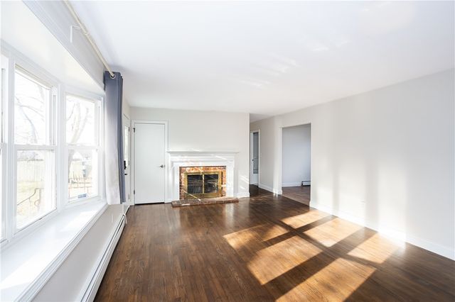 11 Granada Terrace, Middletown, RI 02842