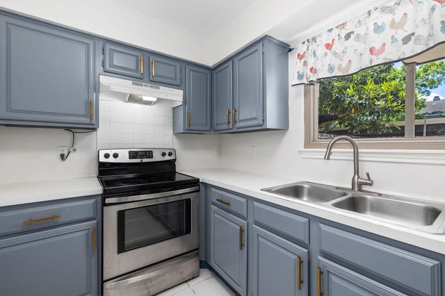 9263 Westwood Village Drive 50, Houston, TX 77036