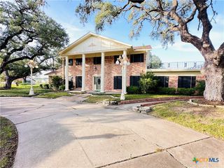 1101 Clark Street, Yoakum, TX 77995