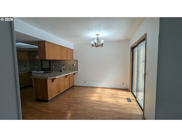 4040 Se WYNNWOOD Dr, Hillsboro, OR 97123