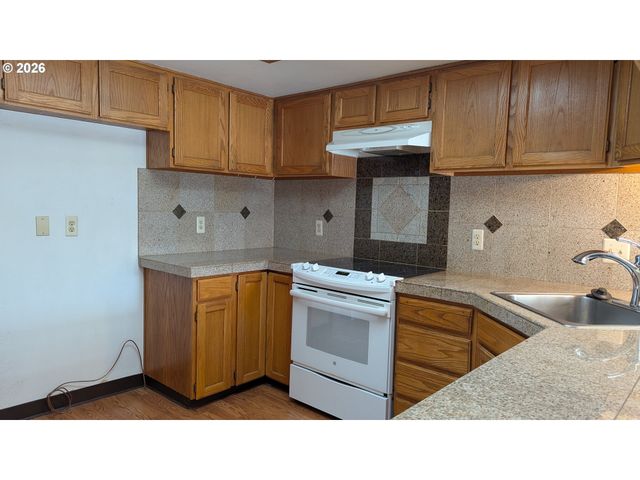 4040 Se WYNNWOOD Dr, Hillsboro, OR 97123