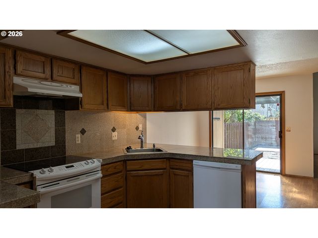 4040 Se WYNNWOOD Dr, Hillsboro, OR 97123