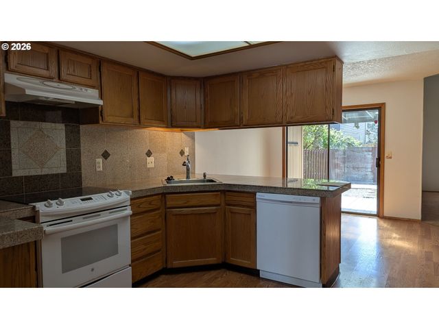 4040 Se WYNNWOOD Dr, Hillsboro, OR 97123