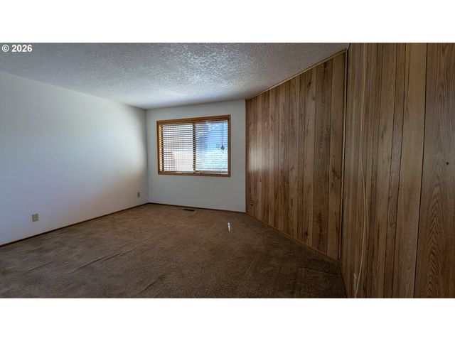 4040 Se WYNNWOOD Dr, Hillsboro, OR 97123