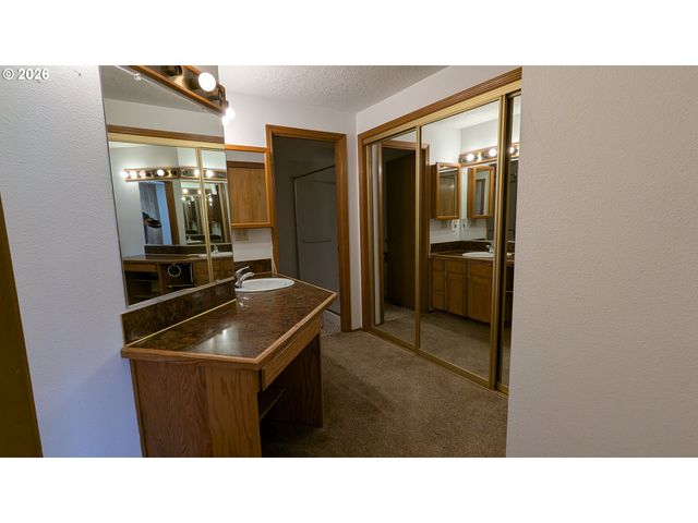 4040 Se WYNNWOOD Dr, Hillsboro, OR 97123