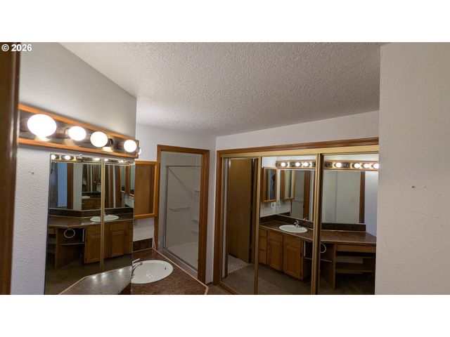 4040 Se WYNNWOOD Dr, Hillsboro, OR 97123