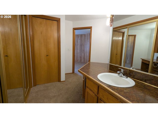 4040 Se WYNNWOOD Dr, Hillsboro, OR 97123