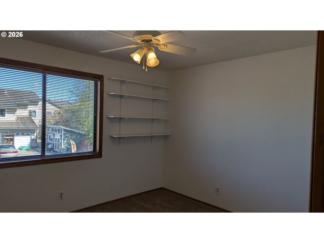 4040 Se WYNNWOOD Dr, Hillsboro, OR 97123