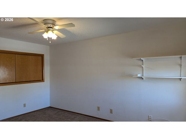 4040 Se WYNNWOOD Dr, Hillsboro, OR 97123