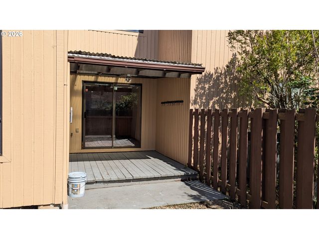 4040 Se WYNNWOOD Dr, Hillsboro, OR 97123