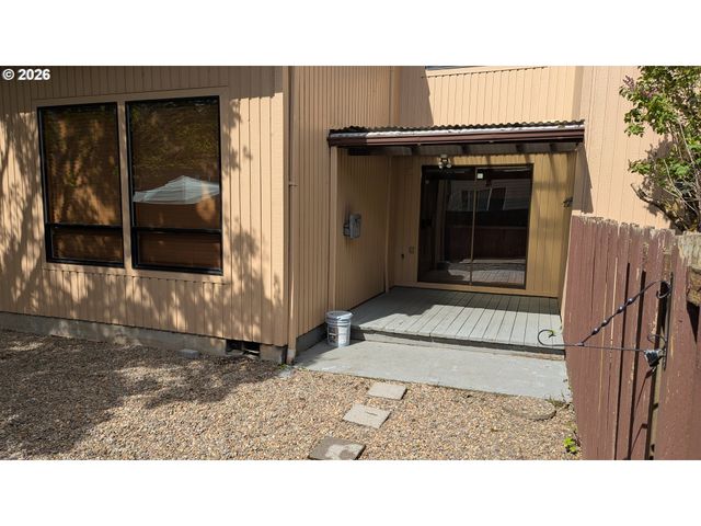 4040 Se WYNNWOOD Dr, Hillsboro, OR 97123