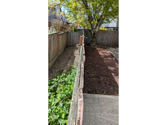 4040 Se WYNNWOOD Dr, Hillsboro, OR 97123