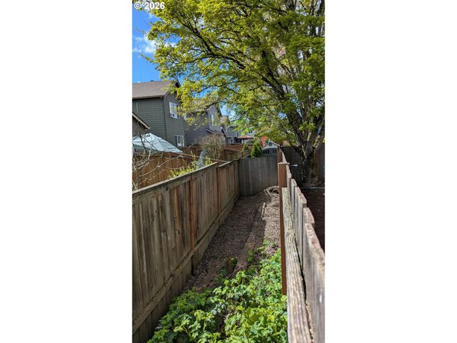 4040 Se WYNNWOOD Dr, Hillsboro, OR 97123