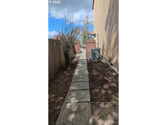 4040 Se WYNNWOOD Dr, Hillsboro, OR 97123