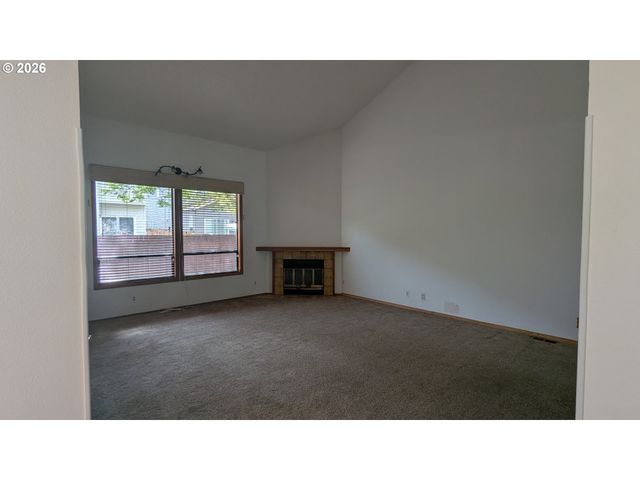 4040 Se WYNNWOOD Dr, Hillsboro, OR 97123