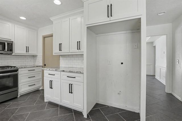 2404 Lytal Lane, Edmond, OK 73013