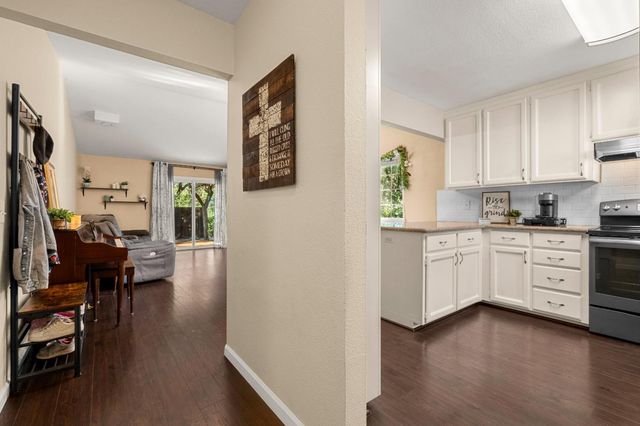 3328 Village Ct, Cameron Park, CA 95682
