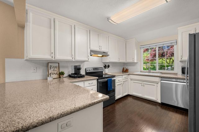 3328 Village Ct, Cameron Park, CA 95682
