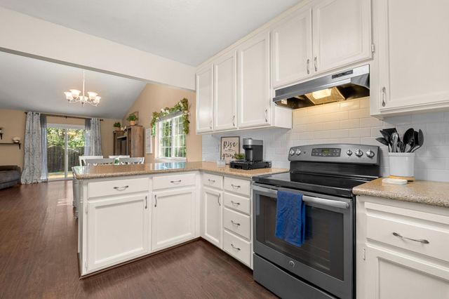 3328 Village Ct, Cameron Park, CA 95682