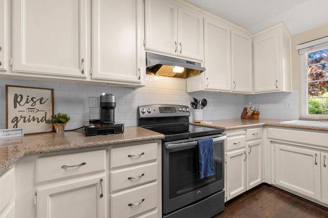 3328 Village Ct, Cameron Park, CA 95682