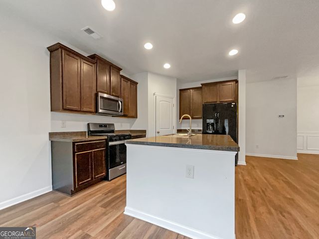 386 Hill Crest Circle, Hiram, GA 30141