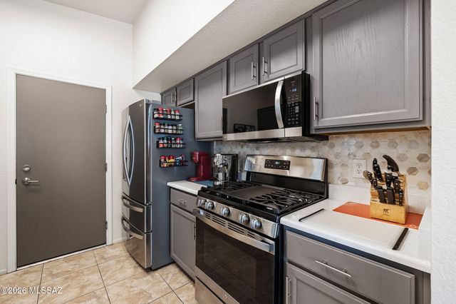 2211 E Jonquil Street, Oro Valley, AZ 85755