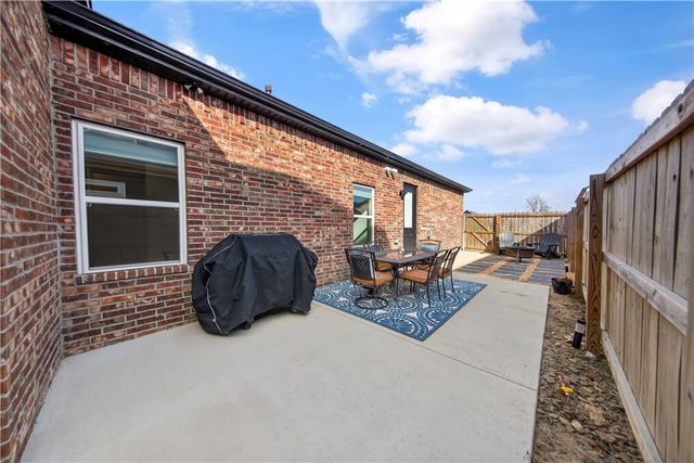 1054 Main Street, Bentonville, AR 72712