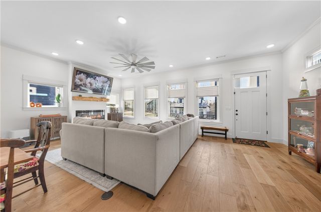 1054 Main Street, Bentonville, AR 72712