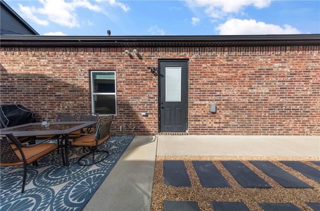 1054 Main Street, Bentonville, AR 72712