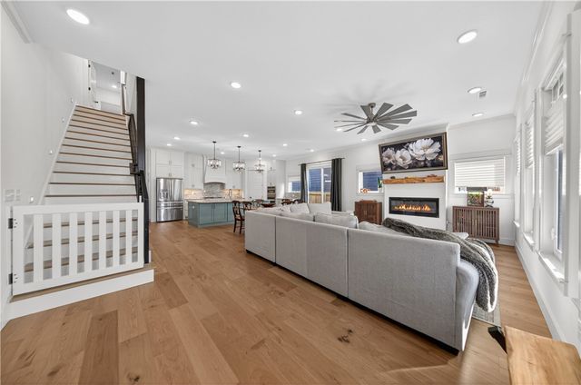 1054 Main Street, Bentonville, AR 72712