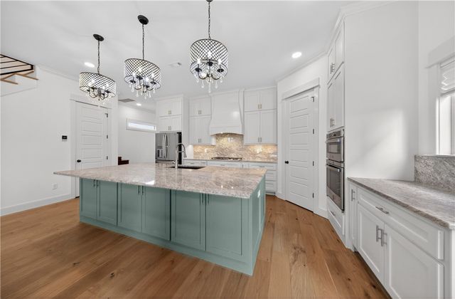 1054 Main Street, Bentonville, AR 72712