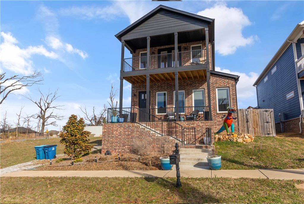 1054 Main Street, Bentonville, AR 72712