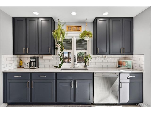 2720 S Logan St, Englewood, CO 80113