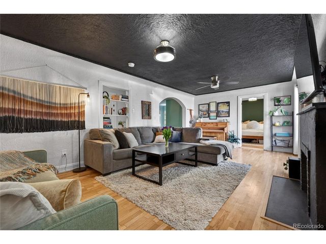 2720 S Logan St, Englewood, CO 80113