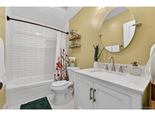 2720 S Logan St, Englewood, CO 80113