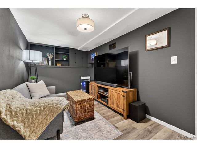 2720 S Logan St, Englewood, CO 80113