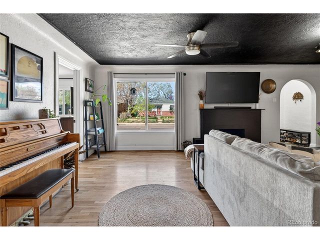 2720 S Logan St, Englewood, CO 80113