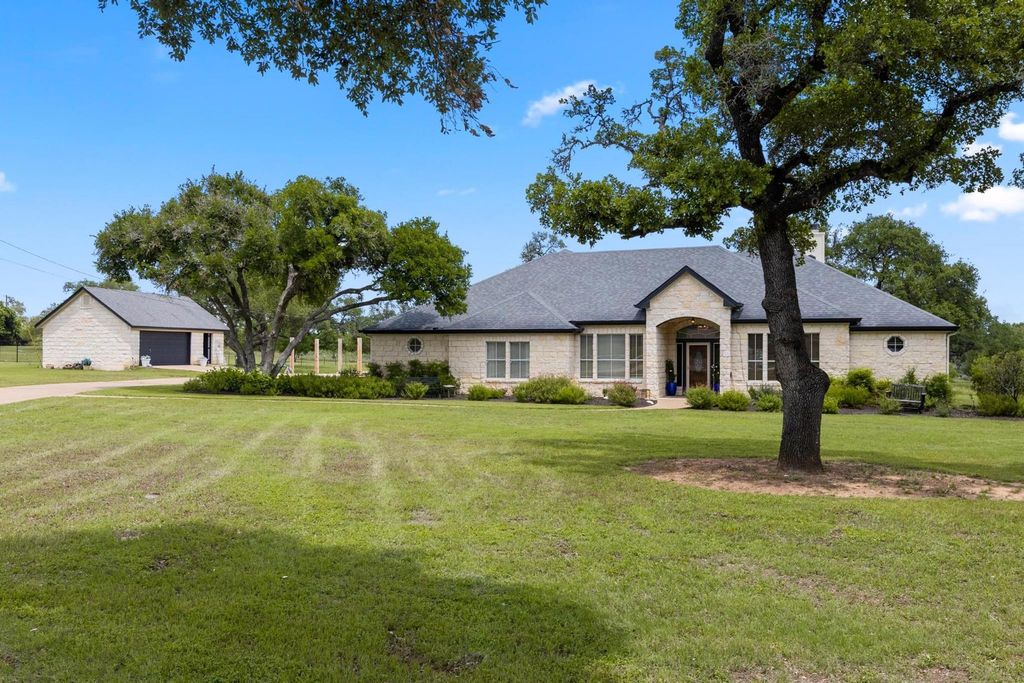 420 Oak Forest DR, Buda, TX 78610