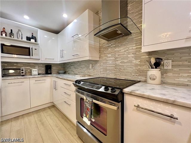 1120 Sarah Jean CIR B205, Naples, FL 34110