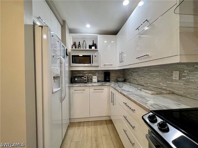 1120 Sarah Jean CIR B205, Naples, FL 34110