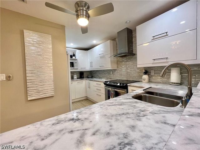 1120 Sarah Jean CIR B205, Naples, FL 34110