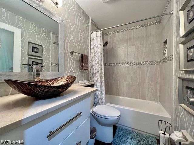 1120 Sarah Jean CIR B205, Naples, FL 34110