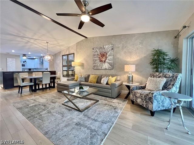 1120 Sarah Jean CIR B205, Naples, FL 34110