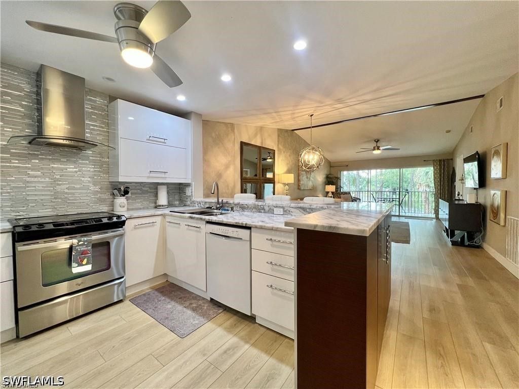 1120 Sarah Jean CIR B205, Naples, FL 34110