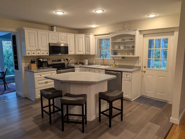 3996 Route 30, Jamaica, VT 05343